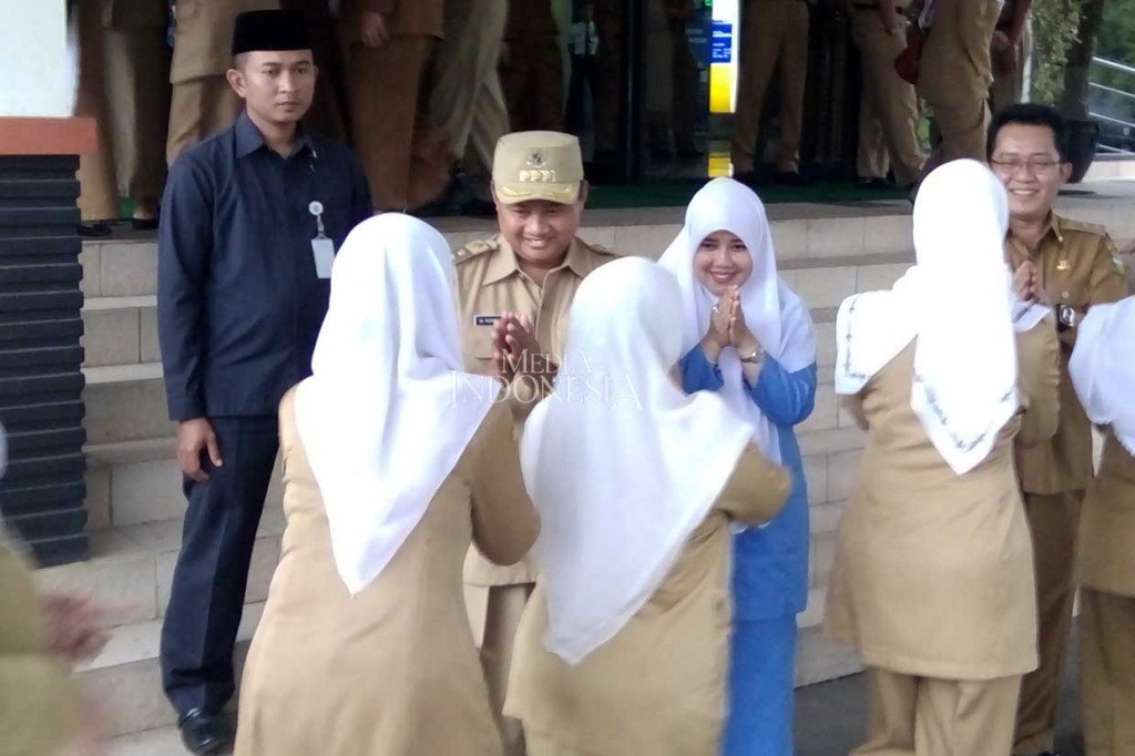 Bupati Tasikmalaya Uu Ruzhanul Ulum menggelar acara halalbihalal bersama ribuan PNS di lingkungan Pemkab Tasikmalaya, Senin, 25 Juni 2018.