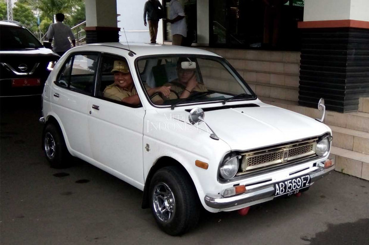 Sebelum menggelar upacara bendera di lapangan upacara dan halalbihalal bagi ribuan PNS tersebut, Uu berangkat dari rumahnya di Pondok Pesantren Miftahul Huda Manonjaya dengan mengendarai mobil Honda Life tahun 1973. 