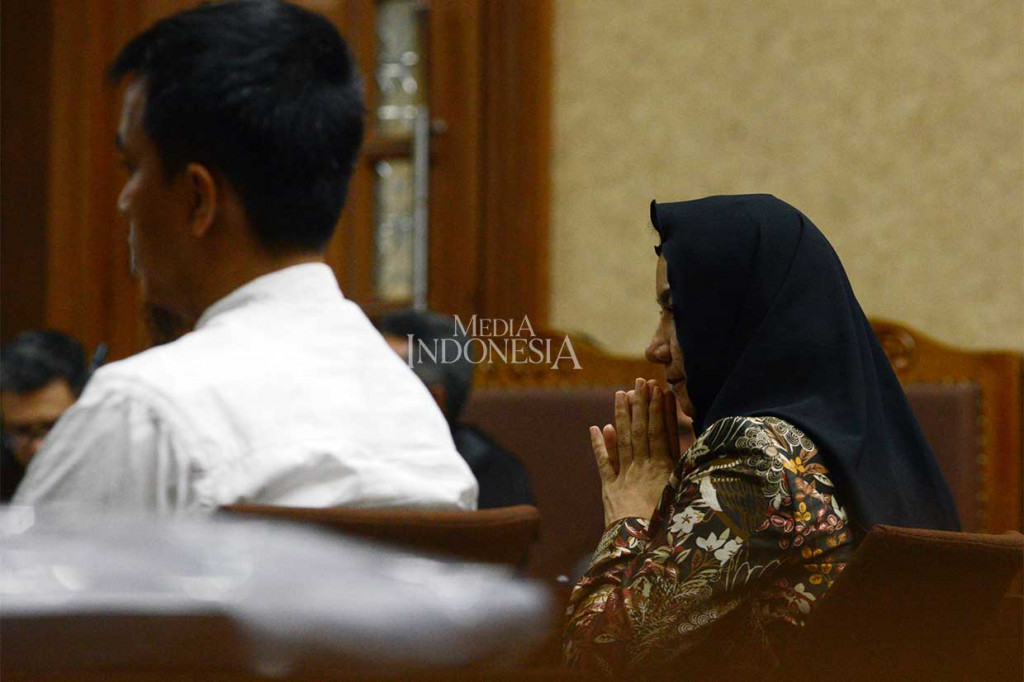 Selain Rita, jaksa juga menuntut rekan Rita, Khairudin selaku mantan anggota DPRD Kutai Kartanegara sekaligus salah satu anggota tim pemenangan Rita yang dikenal sebagai Tim 11 dalam perkara yang sama berupa pidana selama 13 tahun penjara dan denda Rp750 juta subsider enam bulan kurungan. MI/M Irfan