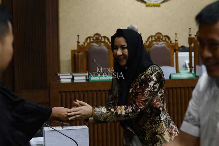 Jaksa KPK juga meminta agar hak pilih Rita dan Khairudin dicabut. Alasannya karena baik Rita maupun Khairudin adalah pejabat publik yang malah mengambil keuntungan pribadi dari jabatan yang diterimanya itu. MI/M Irfan