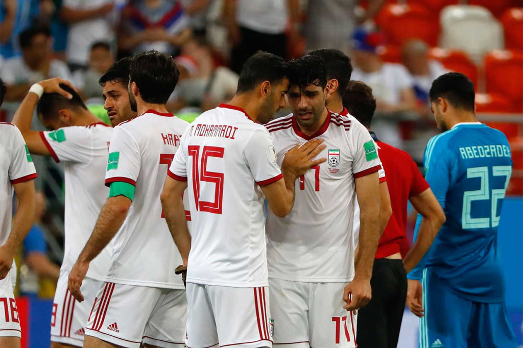 Para pemain Iran tidak dapat menyembunyikan kesedihan setelah gagal melaju ke 16 besar Piala Dunia.