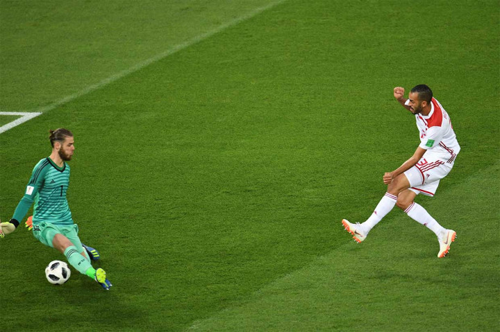 Maroko secara mengejutkan unggul terlebih dahulu lewat striker Khalid Boutaib pada menit ke-14. Memanfaatkan kesalahan barisan pertahanan Spanyol, Boutaib berhasil mengecoh David De Gea untuk membawa timnya unggul 1-0.