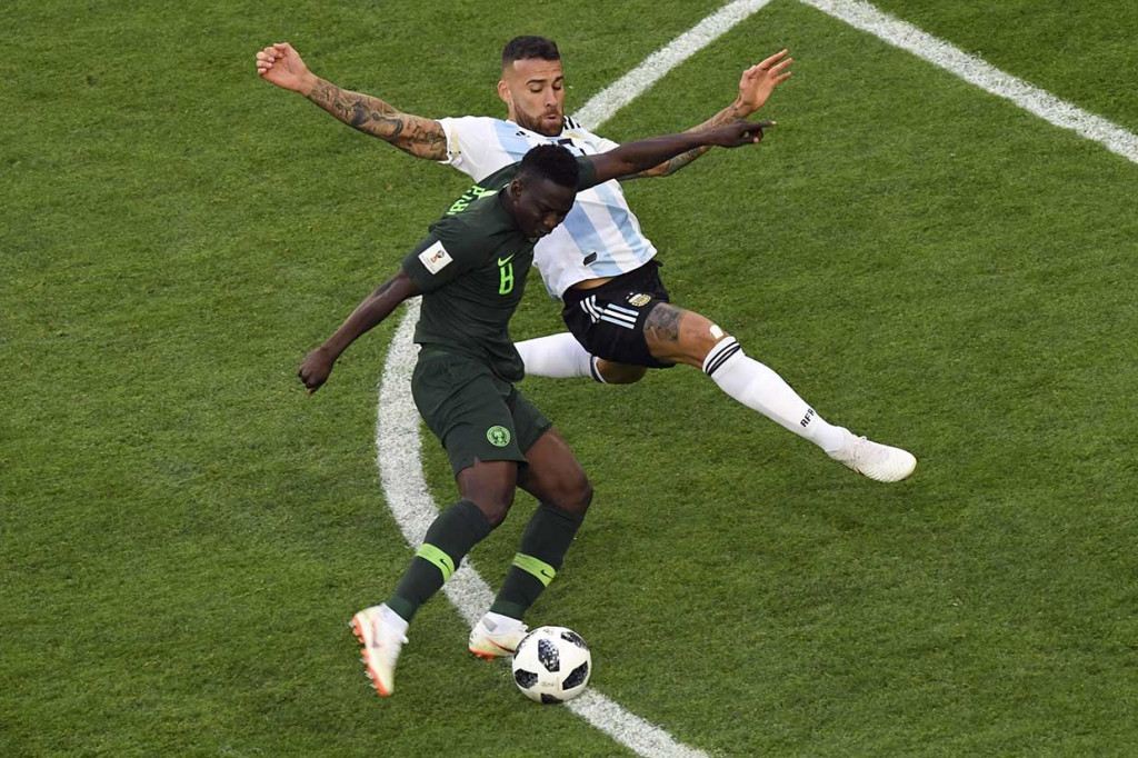 Lewat serangan balik Nigeria juga mencoba peruntungan, namun terbentur kokohnya pertahanan Tim Tango.