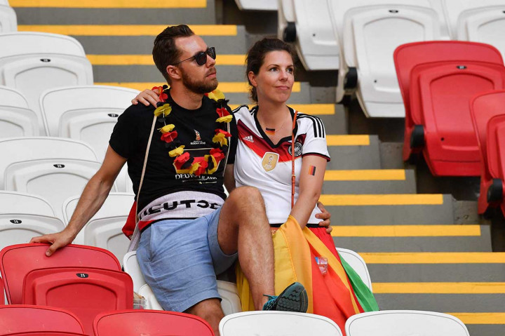 Para penonton Jerman juga terpaku atas hasil yang dicapai tim kesayangan mereka.