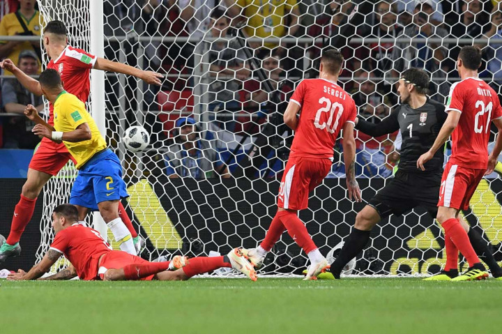 Brasil kemudian mengubah skor menjadi 2-0 lewat tandukan keras Thiago Silva menyambar tendangan sudut Neymar pada menit ke-68.