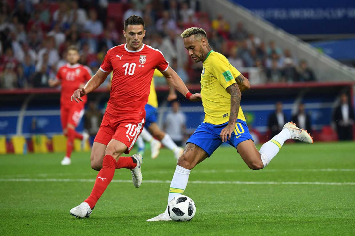 Memasuki 10 menit akhir pertandingan Brasil berpeluang memperbesar keunggulan, namun sepakan Neymar masih memantul dan bola kemudian melewati mistar gawang.