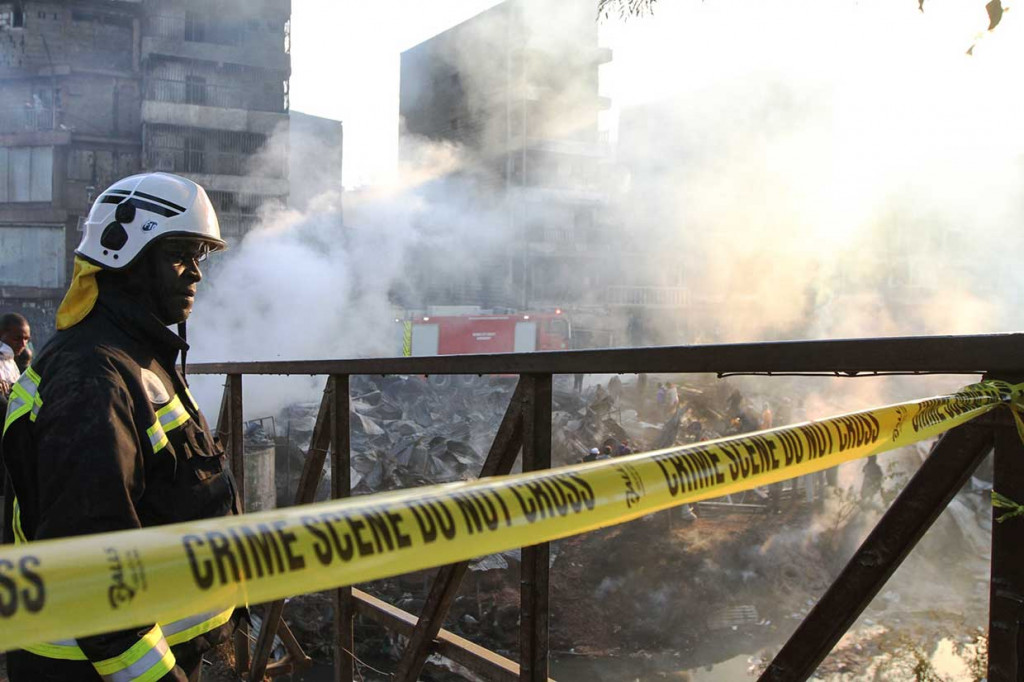 Petugas hingga kini masih menyelidki penyebab kebakaran tersebut.