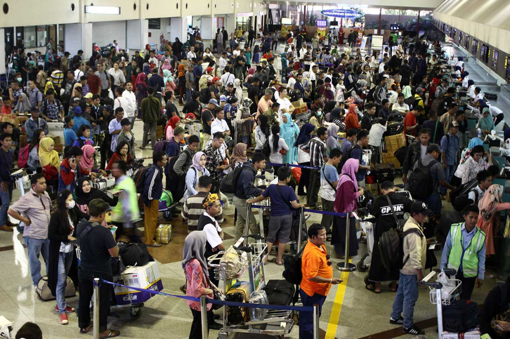 Sementara itu, dampak penutupan Bandara Ngurah Rai sebelumnya telah membuat Bandara Juanda Surabaya membatalkan 16 penerbangan tujuan Bali.