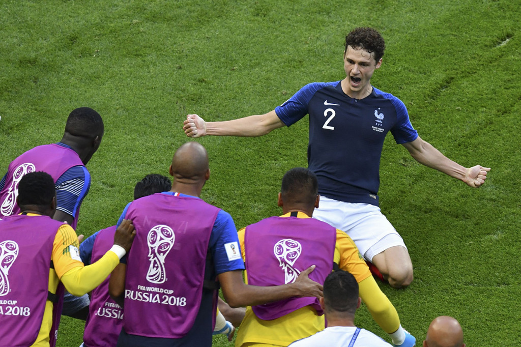 Prancis bisa menyamakan kedudukan pada menit ke-57 lewat Benjamin Pavard. Bek kanan ini menaklukkan Armani dari luar kotak penalti. Afp Photo/Saeed Khan