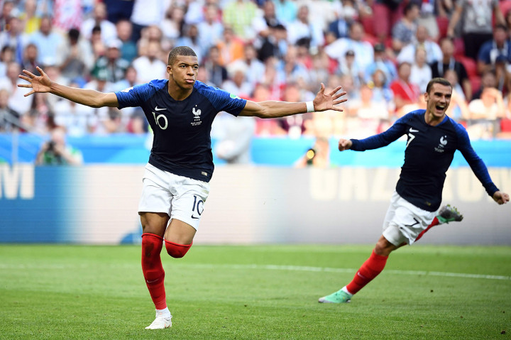 Laga berlangsung kian seru. Pada menit ke-64 dan 68, Prancis mendapat tambahan dua gol dari Mbappe lewati tembakan dari dalam kotak penalti dari sisi berbeda. Afp Photo/Franck Fife