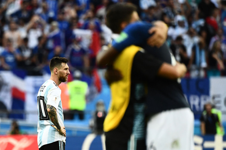 Messi tampak lesu usai dikalakan Prancis. Afp Photo/Jewel Samad