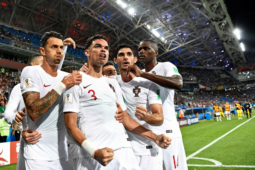 Portugal tak tinggal diam. Seleccao das Quinas mampu menyamakan kedudukan di menit 55. Pepe sukses mencatatkan namanya di papan skor. Bek Besiktas ini memanfaatkan umpan dari Raphael Guerreiro. Afp Photo/Jonathan Nackstrand