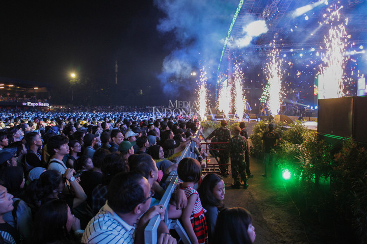 Ribuan pengunjung memadati penutupan Jakarta Fair 2018, di JIExpo, Kemayoran, Jakarta.