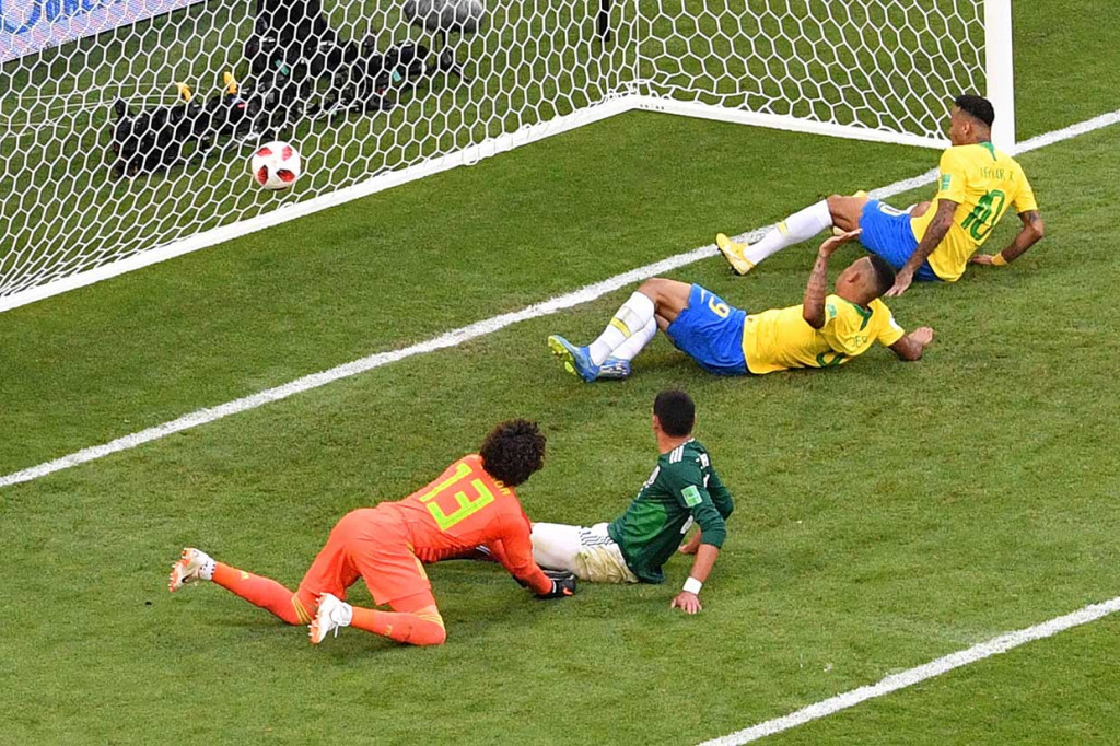 Enam menit babak kedua berjalan Neymar akhirnya berhasil memecah kebuntuan lewat sontekannya menyambut umpan siliang Willian.