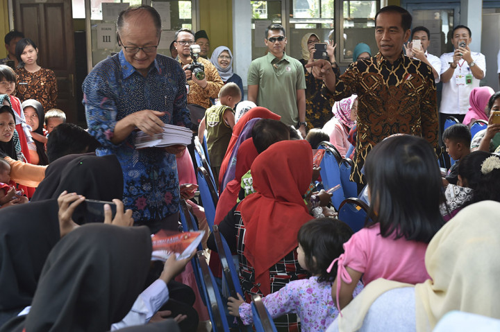 Jokowi mengatakan, dia yang mengajak Kim untuk blusukan. Ia ingin menunjukkan kepada petinggi Bank Dunia itu bahwa pemerintah memiliki program pengurangan stunting.