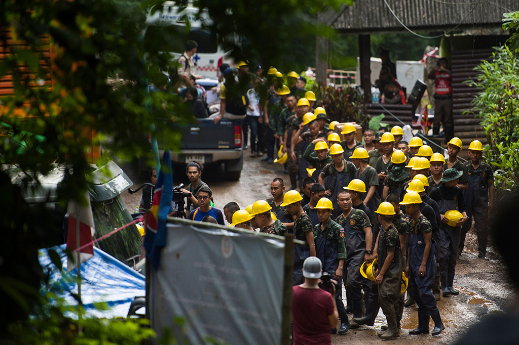 Operasi penyelamatan besar-besaran dilakukan oleh Angkatan Laut dan Udara Thailand. Afp Photo/Ye Aung Thu