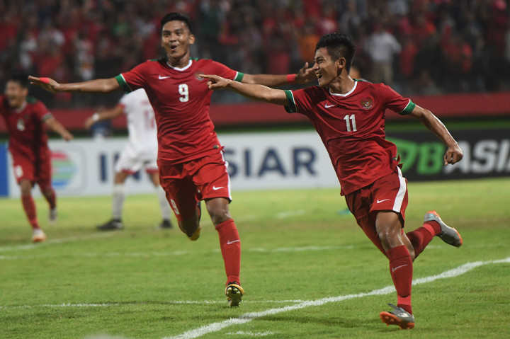 Di babak kedua, empat gol Indonesia lahir di sepuluh menit waktu normal tersisa. 