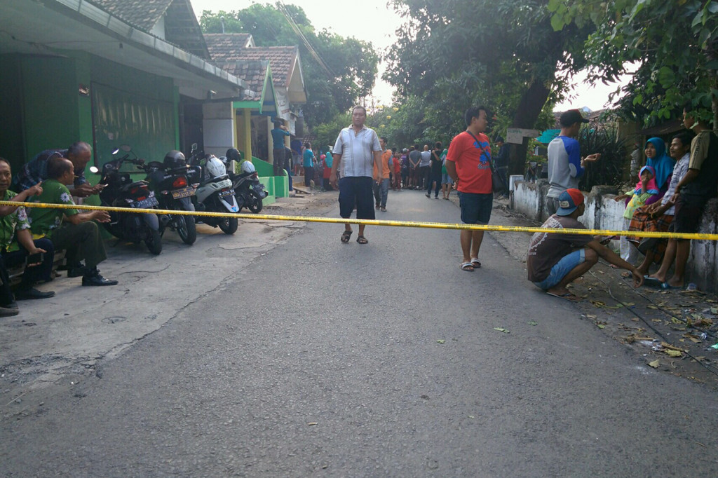 Identitas AB sudah dikantongi pihak kepolisian. Pelaku melarikan dengan kondisi luka di bagian kaki.