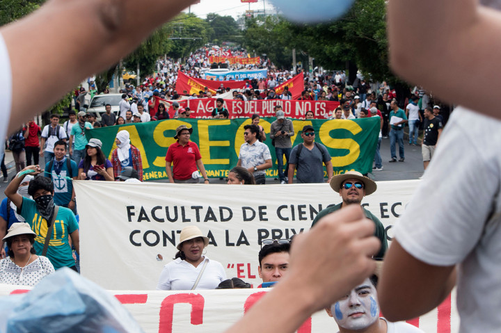 Rencana yang diusung oleh sayap kanan ARENA (Aliansi Republik Nasionalis) El Salvador dianggap menjadi solusi untuk manajemen pengelolaan air di El Salvador. Namun dengan adanya privatisasi air, warga menganggap pemerintah telah memangkas hak mereka untuk mengelola air sebagai sumber daya publik. 