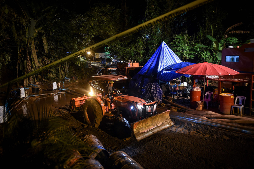 Tim penyelamat menemukan anak-anak itu setelah 10 hari hilang dan operasi penyelamatan multinasional untuk mengevakuasi anak-anak itu masih berlangsung. Afp Photo/Lillian Suwanrumpha