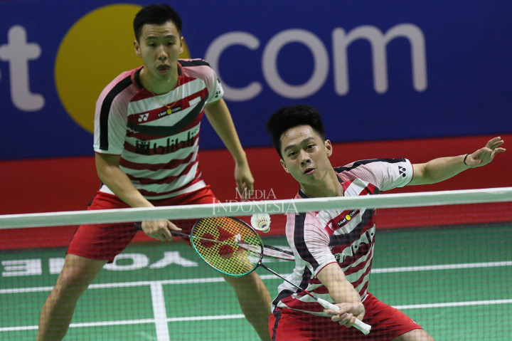 Jalan Kevin Sanjaya/Marcus Gideon di Indonesia Open 2018 masih mulus. Ganda putra nomor satu dunia itu memastikan satu tempat di semifinal setelah sukses menyingkirkan Mads Conrad-Petersen/Mads Pieler Kolding 22-20, 20-22, 21-18.