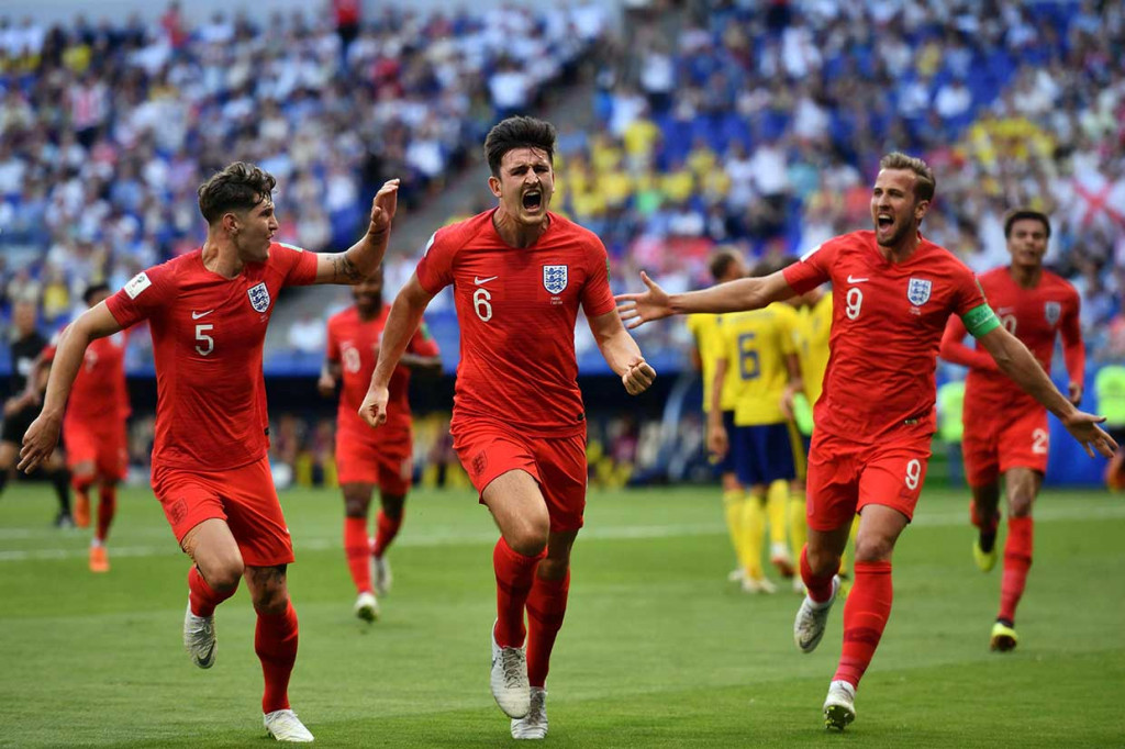 Timnas Inggris yang bermain apik dan menekan sejak awal laga baru bisa unggul saat pertandingan berjalan 30 menit lewat Harry Maguire.