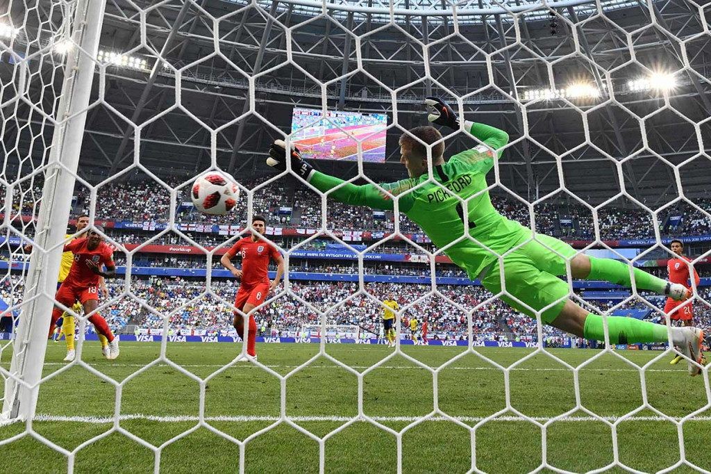 Penjaga gawang Inggris Jordan Pickford tampil luar biasa pada laga tersebut. Beberapa kali kiper Everton tersebut melakukan penyelamatan gemilang.