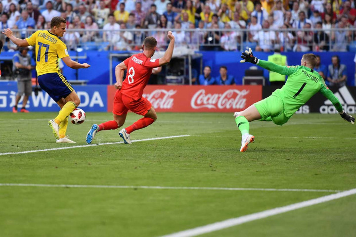 Tiga menit berselang Pickford menggagalkan peluang Swedia memperkecil ketertinggalan lewat tendangan Viktor Claesson.