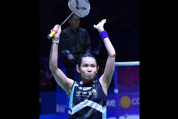 Tunggal putri asal Taiwan Tai Tzu Ying melakukan selebrasi usai menundukkan wakil Tiongkok Chen Yufei di final turnamen Bulu Tangkis Blibli Indonesian Open 2018 di Istora Senayan, Jakarta, Minggu, 8 Juli 2018. 
