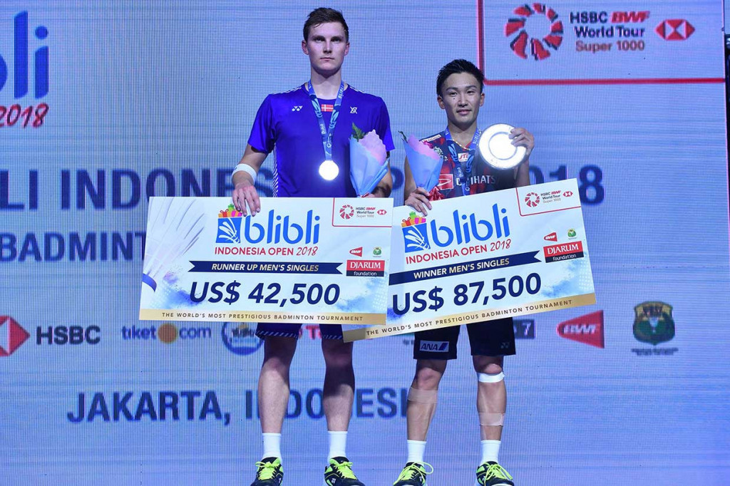 Ini menjadi gelar kedua Momota di Indonesia Open, setelah sebelumnya dia raih pada edisi 2015. AFP Photo/Adek Berry
