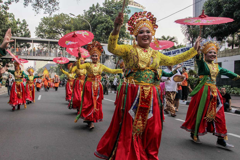 Berbagai aksi serta parade kendaraan hias mewarnai acara dengan tema  'The Spirit of Jakarta' tersebut.