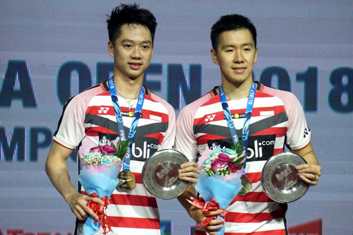 Pasangan peringkat pertama dunia itu menjadi juara Indonesia Open 2018 setelah menang dua gim langsung dengan skor 21-13, 21-16 selama 31 menit atas Yuki/Takuto.