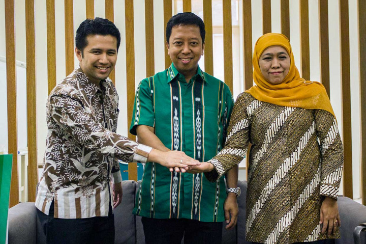 Sebelumnya, Khofifah dan Emil juga menemui Ketua Umum PPP Romahurmuziy. Khofifah mendapat ucapan selamat atas kemenangannya di Pilgub Jatim. Antara Foto/Galih Pradipta