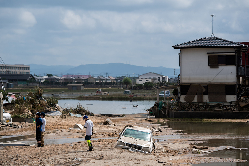 Sebanyak 141 orang tewas akibat banjir dan longsor yang disebabkan hujan lebat di Jepang. 
