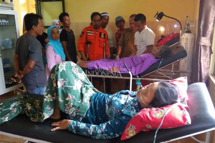 Akibat kejadian tersebut sekitar 15 orang yang hendak menghadiri kondangan mengalami luka-luka setelah terjatuh dari ketinggian sekitar 10 meter.