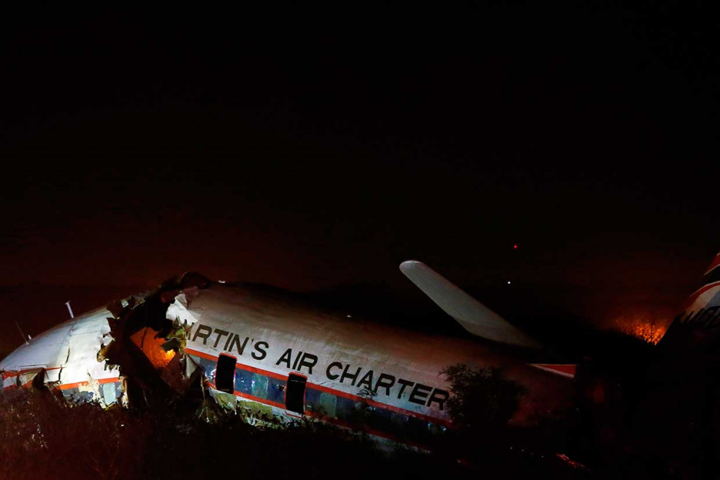 Petugas terus melakukan penyelidikan untuk memastikan penyebab kecelakaan tersebut.