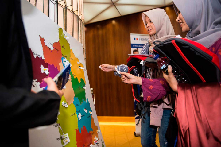 Seminar tersebut membahas antara lain pengurusan visa, metodologi pembelajaran di universitas, tempat tinggal, perusahaan dan prosedur-prosedur administratif.