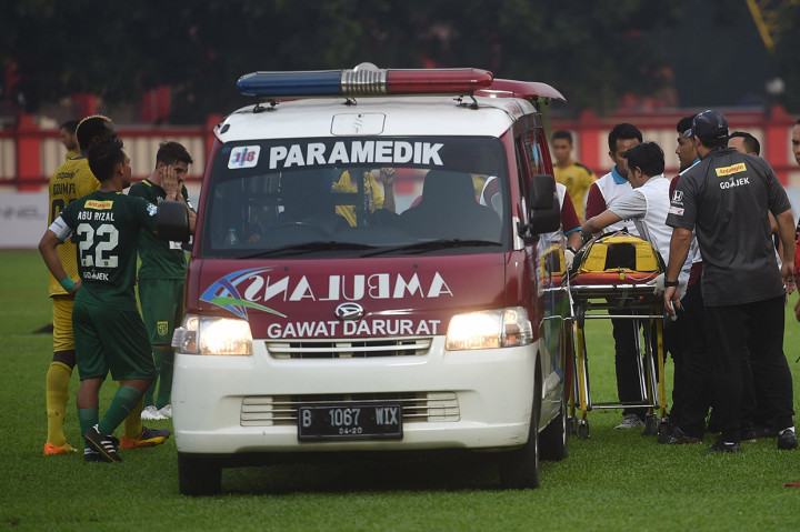 Pada menit ke-73, bek Persebaya, Andri Muladi, harus dilarikan ke rumah sakit setelah berduel dengan penyerang Bhayangkara FC, Dendy Sulistyawan. Kepala bagian belakang Andri Muladi membentur tanah saat jatuh sehingga dia tidak bisa melanjutkan pertandingan.