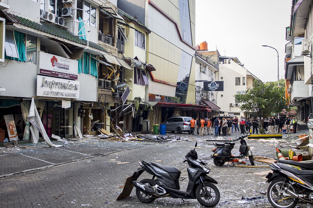 
Kapolres Metro Jakarta Selatan Komisaris Besar Polisi Indra Jafar menyatakan ledakan di rumah toko (ruko) Grand Wijaya II itu akibat kebocoran tabung gas ukuran 12 kilogram.