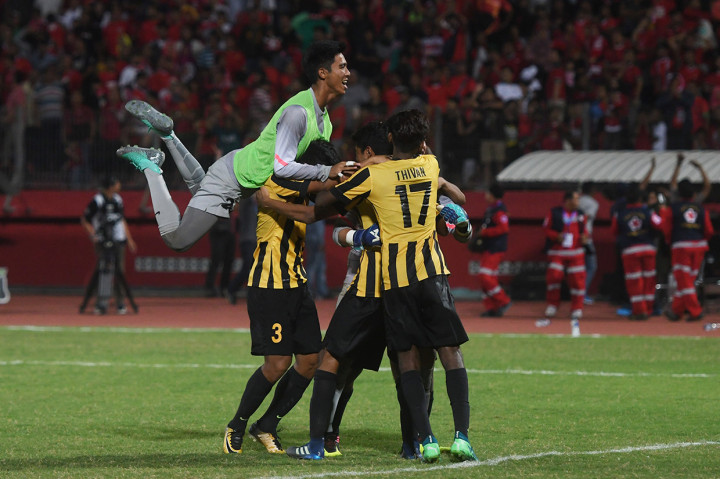 Malaysia menyamakan skor 1-1 lewat sundulan Muhammad Syaful. Hasil itu bertahan hingga waktu normal dan untuk mencari pemenang terpaksa ditentukan lewat adu penalti.
