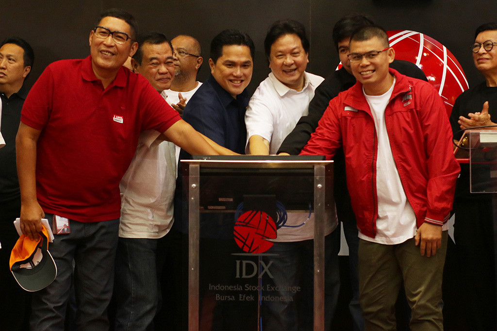 Turut hadir memeriahkan acara ini, diantaranya beberapa direksi BEI sebelumnya, mantan atlet nasional cabang bulutangkis Liem Swie King, mantan atlet nasional cabang tinju Chris John, dan mantan atlet nasional cabang renang John D Item. Hadir pula Ketua Indonesia Asian Games 2018 Organizing Committee (Inasgoc) Erick Thohir.