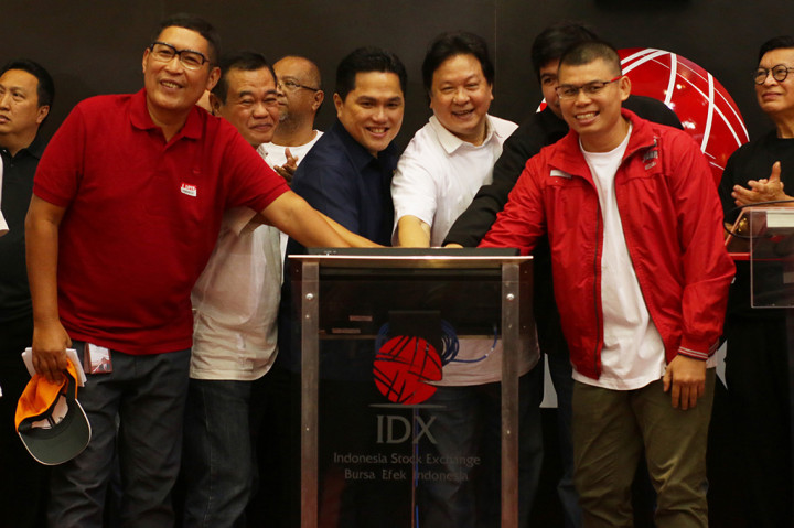 Turut hadir memeriahkan acara ini, diantaranya beberapa direksi BEI sebelumnya, mantan atlet nasional cabang bulutangkis Liem Swie King, mantan atlet nasional cabang tinju Chris John, dan mantan atlet nasional cabang renang John D Item. Hadir pula Ketua Indonesia Asian Games 2018 Organizing Committee (Inasgoc) Erick Thohir.