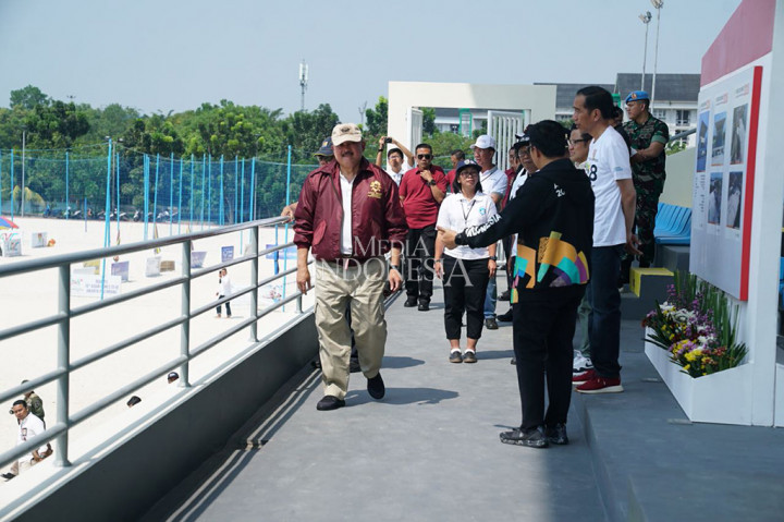 Mengawali kunjungannya, Jokowi tiba di kompleks JSC sekitar pukul 8.30 WIB dan langsung memasuki stadion Gelora Sriwijaya Jakabaring. Di sini, Jokowi dan romobongan melihat maket kompleks JSC sembari mendengarkan penjelasan tentang JSC oleh Alex Noerdin.