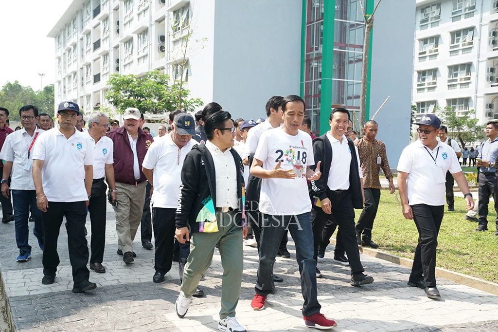 Kemudian rombongan bergeser ke Rusunawa, Jokowi memasuki ruang kamar untuk melihat kondisi terkini. Seterusnya Jokowi menuju Shooting Range, dan berikutnya ke Voli Pantai serta Skate Board. 