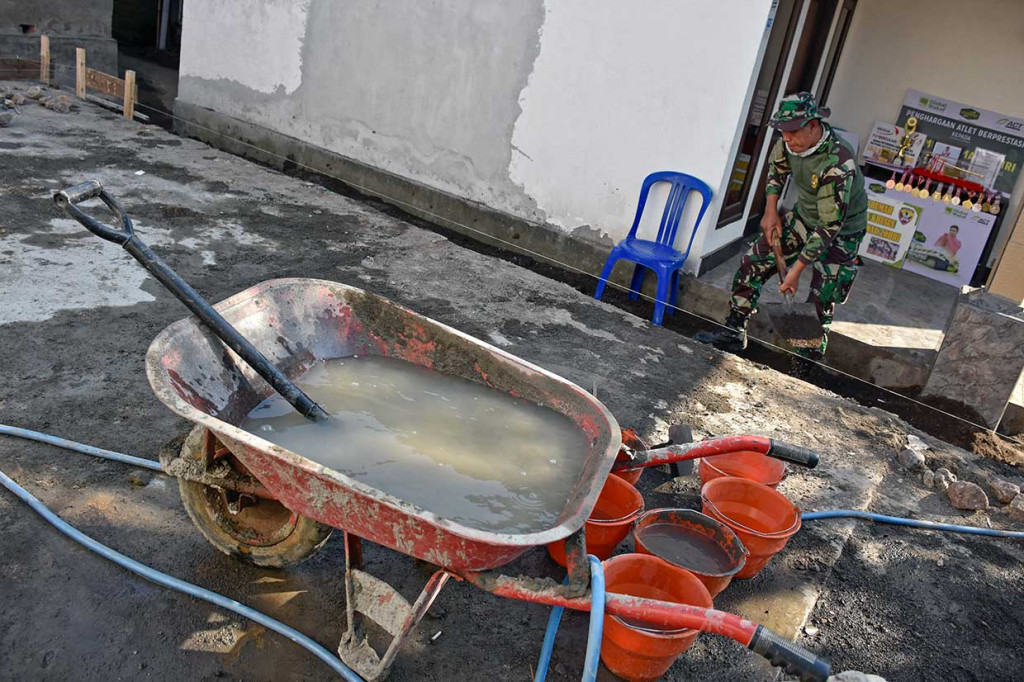 Perbaikan rumah tersebut tidak mengubah konsep aslinya dengan tetap menggunakan kayu dan atapnya menggunakan genteng sesuai permintaan dari pihak keluarga sehingga tidak merubah kesan aslinya.