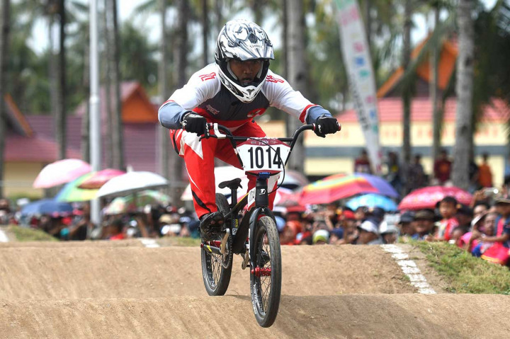 Juara pada final men elite round kedua kejuaraan tersebut diraih oleh atlet sepeda Indonesia National Team putra I Gusti Bagus Saputra, disusul pembalap GGMM Yesmart Swalayan Thrill BMX ISSI Kendal M Khabibur Rohman, dan posisi ketiga atlet sepeda BMX Australia Kyle Green.