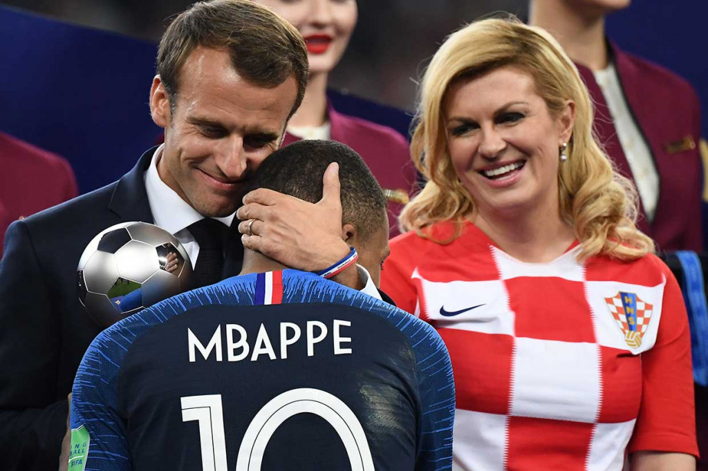 Sementara Kylian Mbappe, penyerang 19 tahun yang bermain di Paris Saitn Germain menjadi pemain muda pertama sejak legenda Brasil Pele pada 1958 yang mencetak gol di final Piala Dunia. Mbappe, yang menjaringkan empat gol di Rusia, terpilih sebagai pemain muda terbaik pada turnamen tersebut.