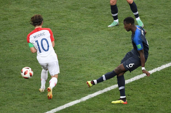 Paul Pogba membawa Prancis unggul 3-1 pada menit ke-59. Tembakan kaki kirinya gagal diantisipasi kiper Kroasia Danijel Subasic.
