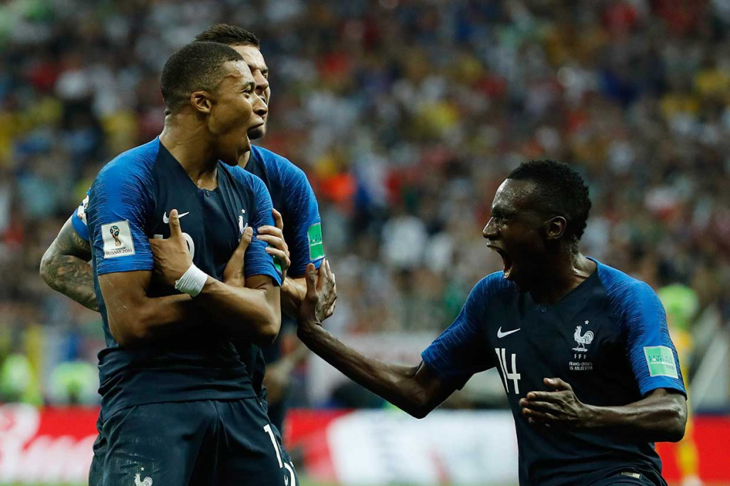 Giliran Kylian Mbappe mencatatkan namanya di papan skor untuk membawa timnya unggul 4-1 pada menit ke-65.