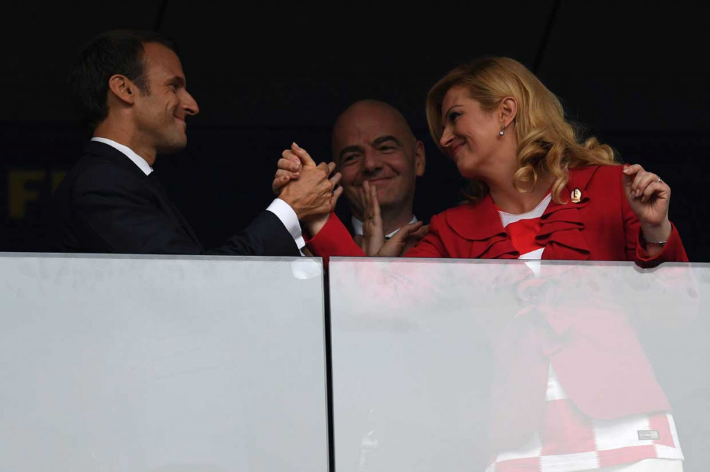 Presiden Macron saat mendapat ucapan selamat dari Presiden Kroasia Kolinda Grabar-Kitarov.